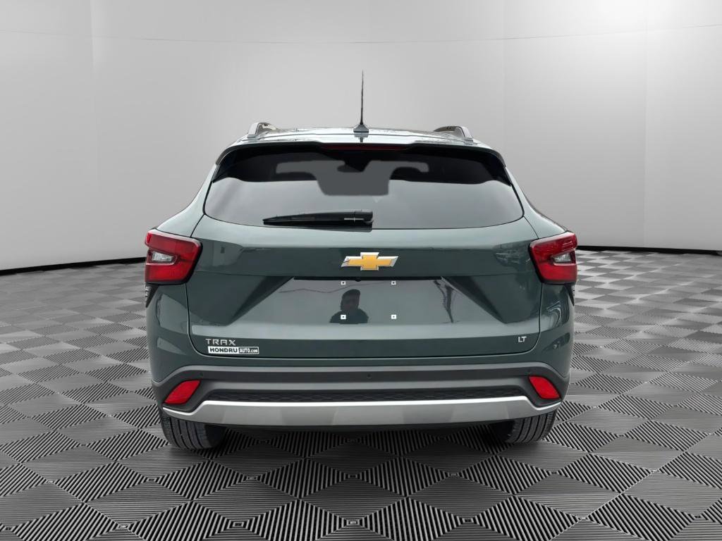 Used 2025 Chevrolet Trax LT w/ Sunroof Package image 8