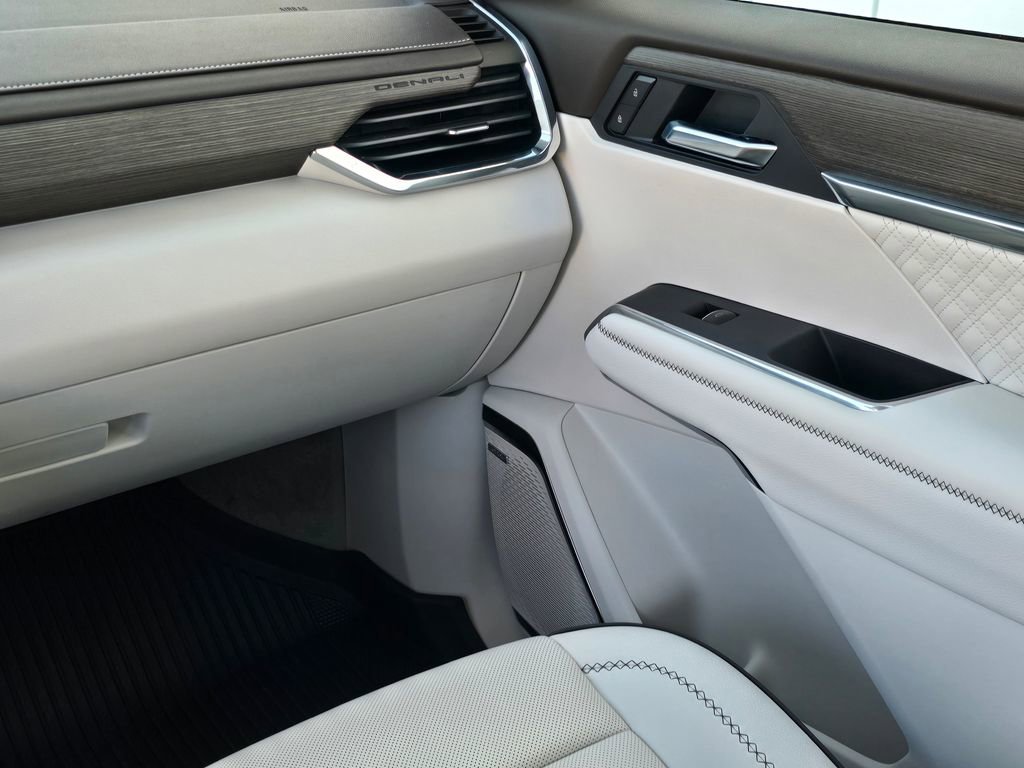 Used 2025 GMC Acadia Denali w/ Super Cruise Package image 23