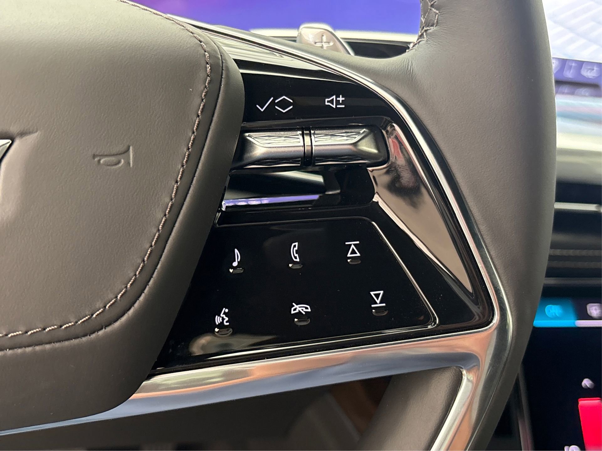 New 2025 Cadillac Escalade ESV Sport Platinum image 30