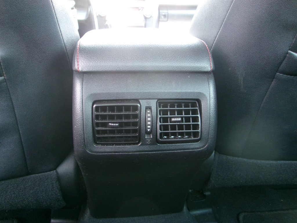 Used 2015 Toyota Camry SE image 18