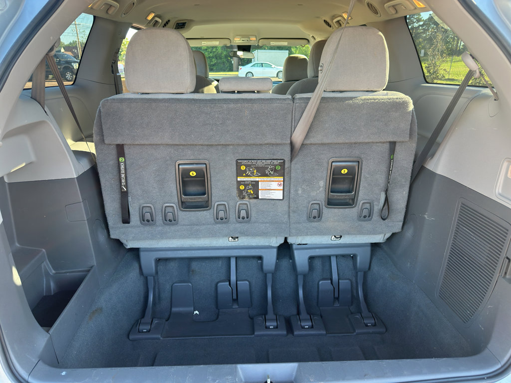 Used 2020 Toyota Sienna L image 16