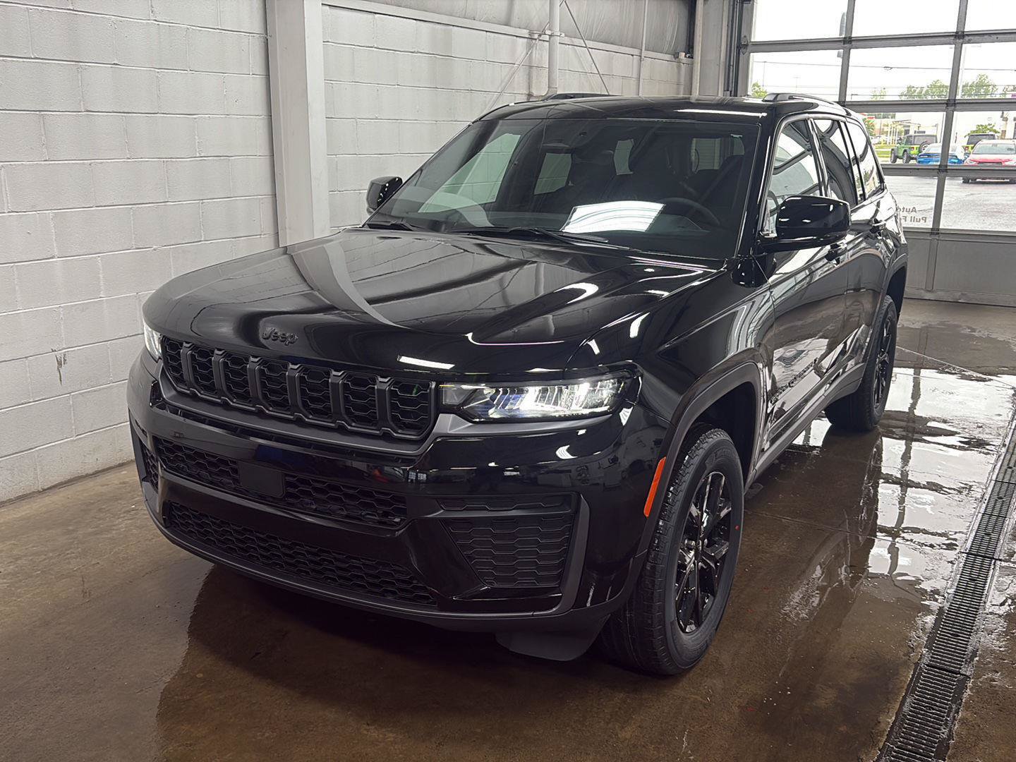 New 2026 Jeep Grand Cherokee Altitude AWD/4WD image 40