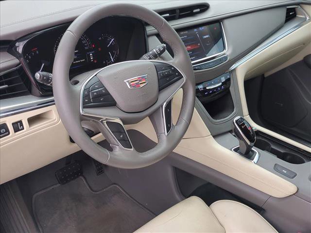 Used 2017 Cadillac XT5 Luxury FWD image 8