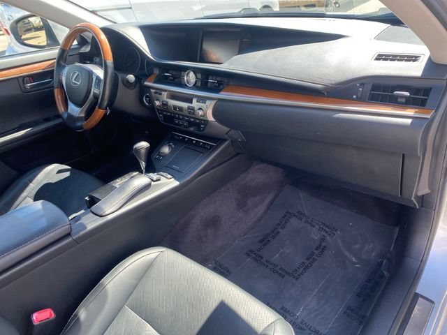 Used 2013 Lexus ES 300h w/ Luxury Pkg FWD image 26