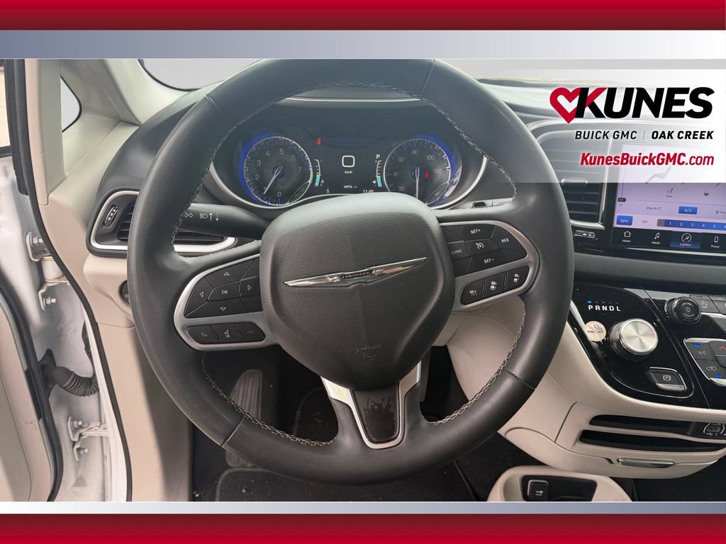 Used 2024 Chrysler Pacifica Touring-L FWD image 15