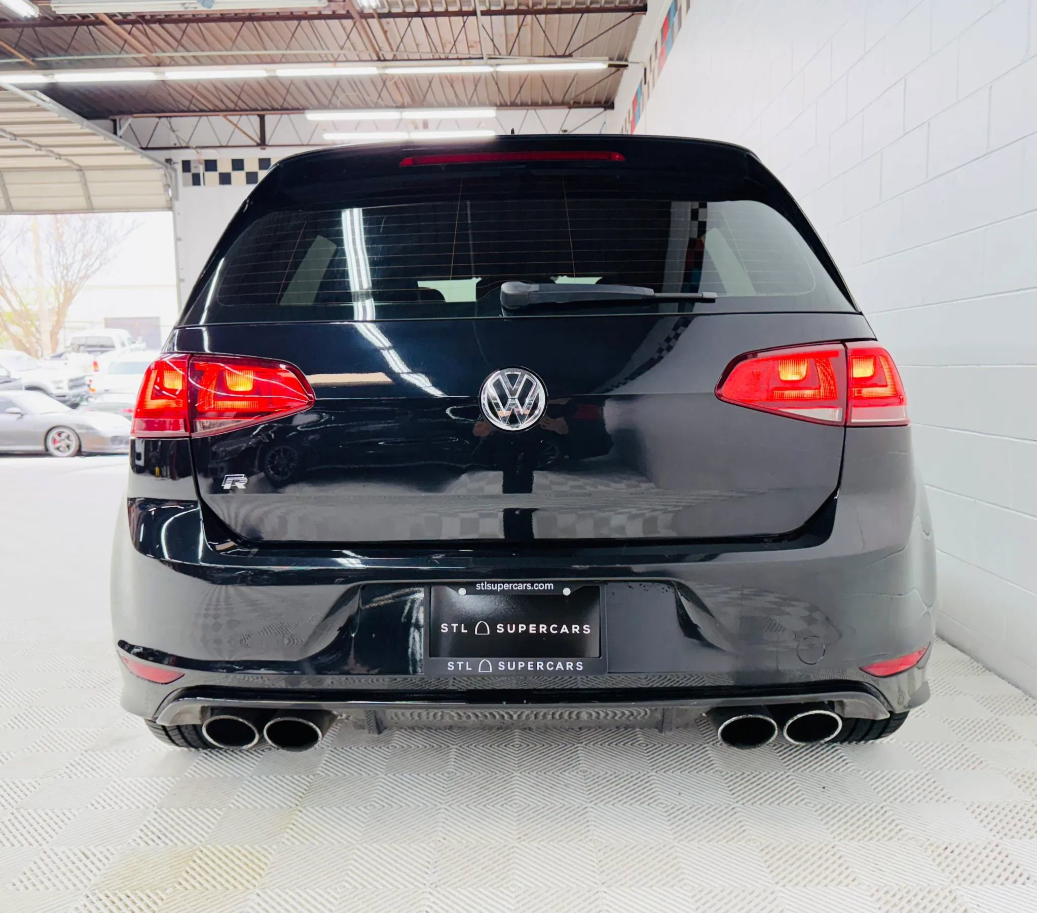 Used 2016 Volkswagen Golf R 4-Door AWD/4WD image 11