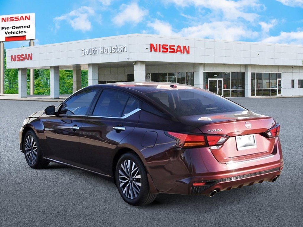 Used 2023 Nissan Altima 2.5 SV w/ SV Premium Package image 3