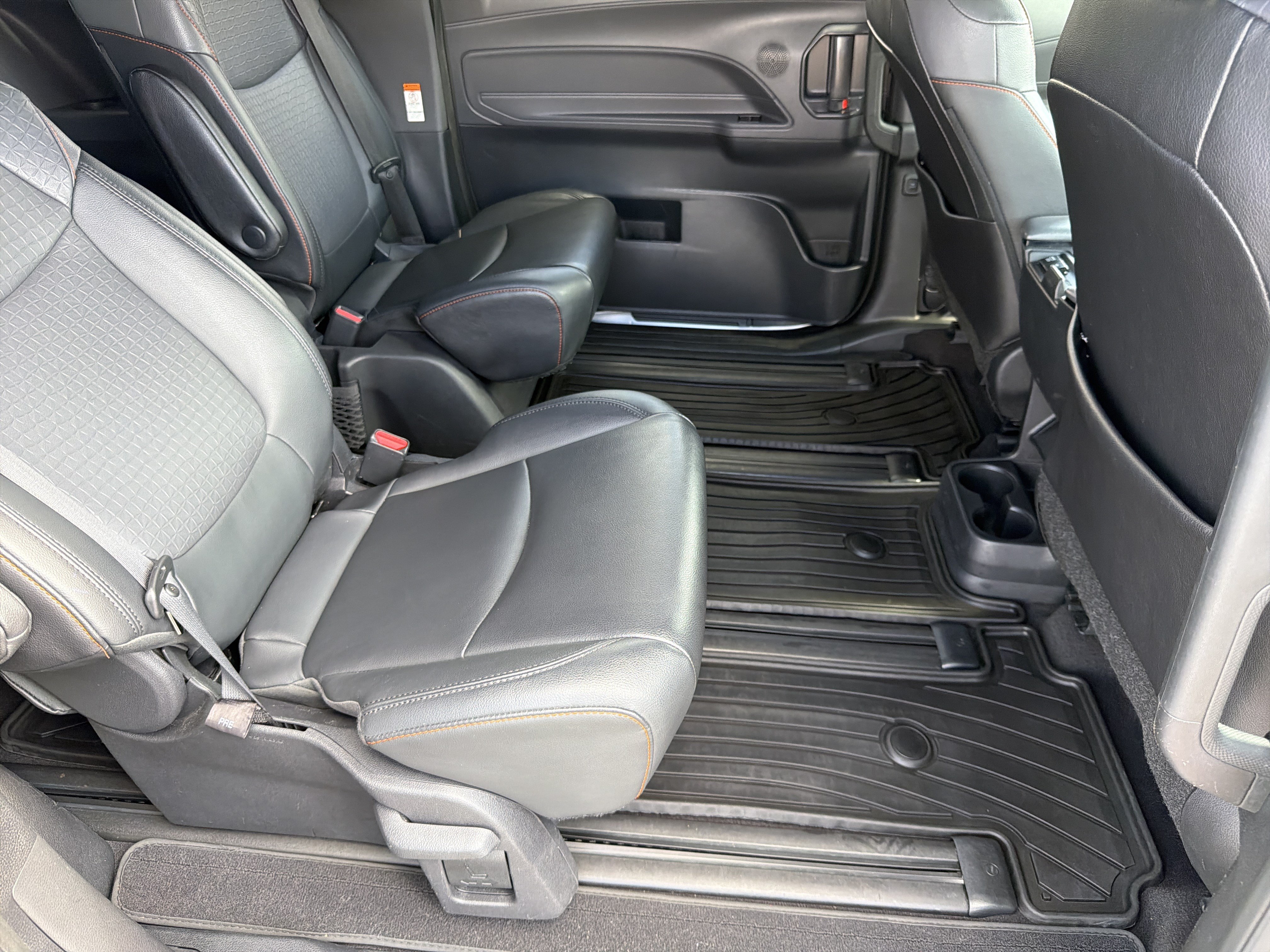Used 2022 Toyota Sienna XSE FWD image 24