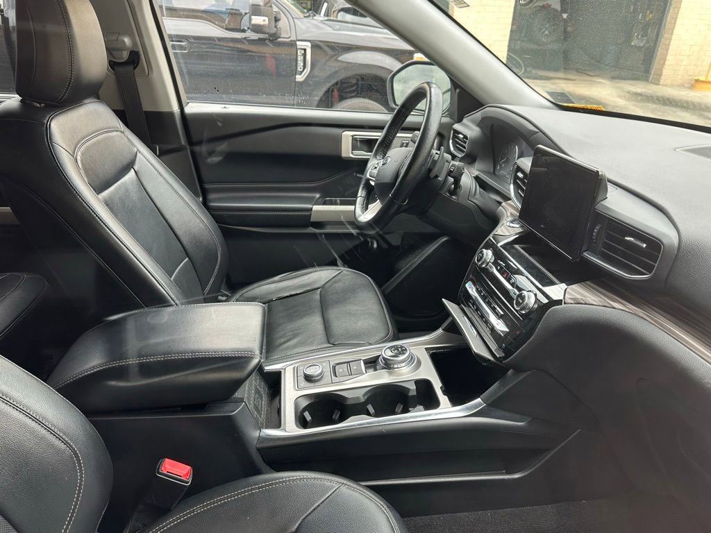 Used 2021 Ford Explorer Limited w/ Class III Trailer Tow Package AWD/4WD image 9