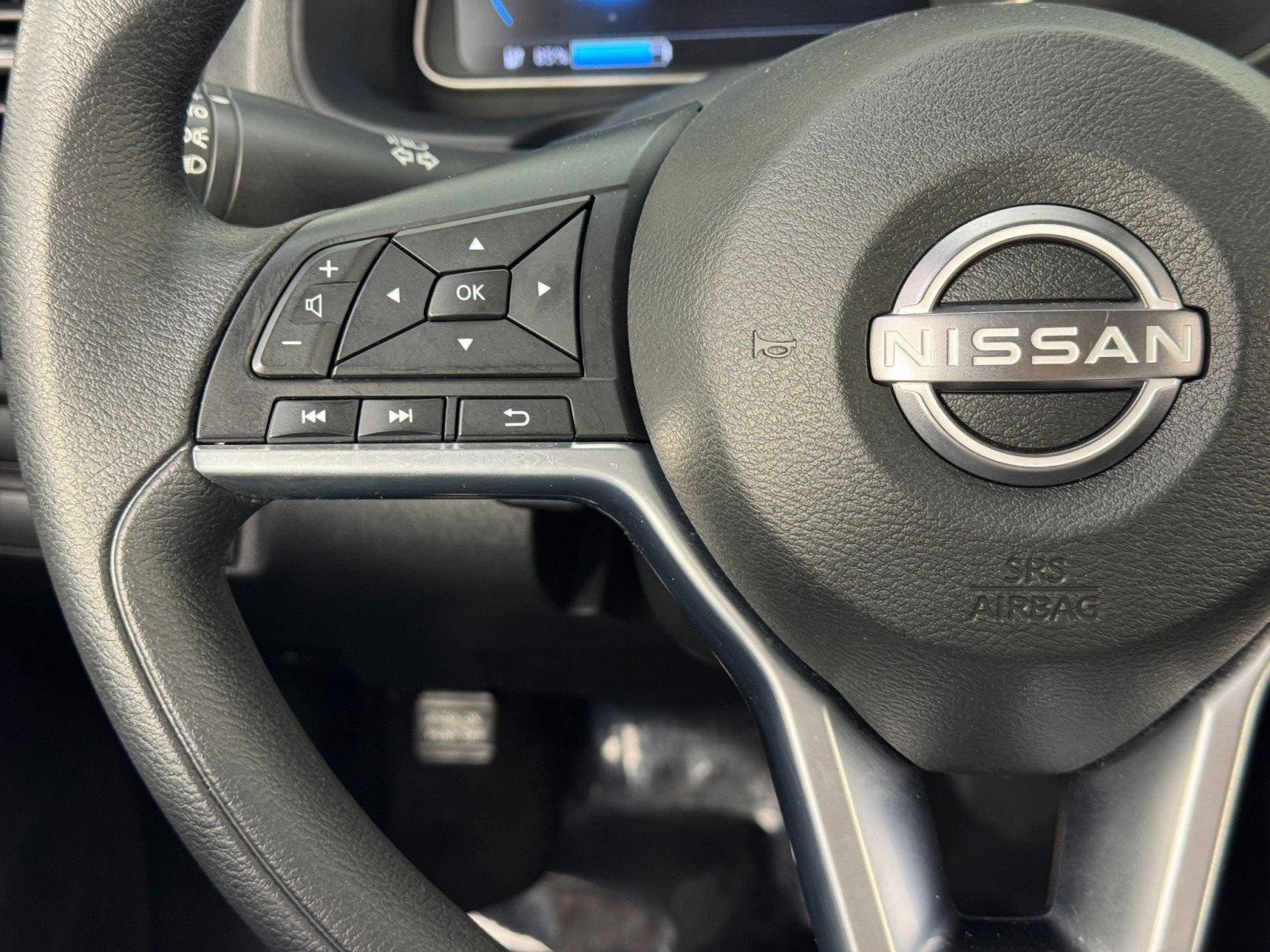 Used 2025 Nissan Leaf S image 19