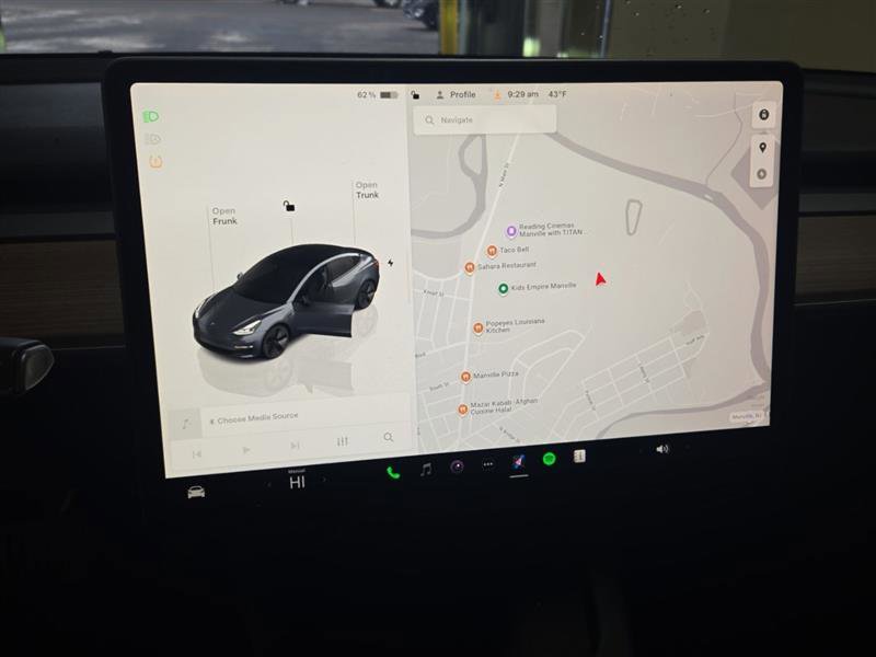 Used 2023 Tesla Model 3 Standard Range image 3