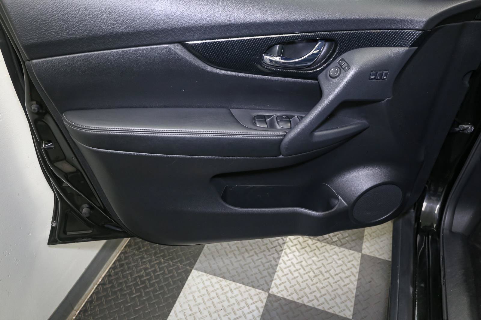 Used 2017 Nissan Rogue SL AWD/4WD image 39