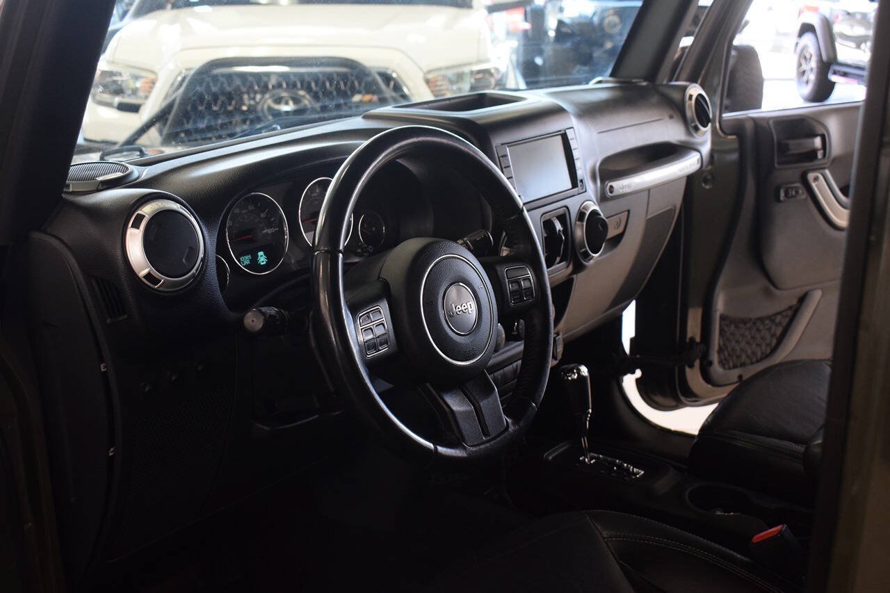 Used 2015 Jeep Wrangler Unlimited Sahara w/ Dual Top Group AWD/4WD image 41