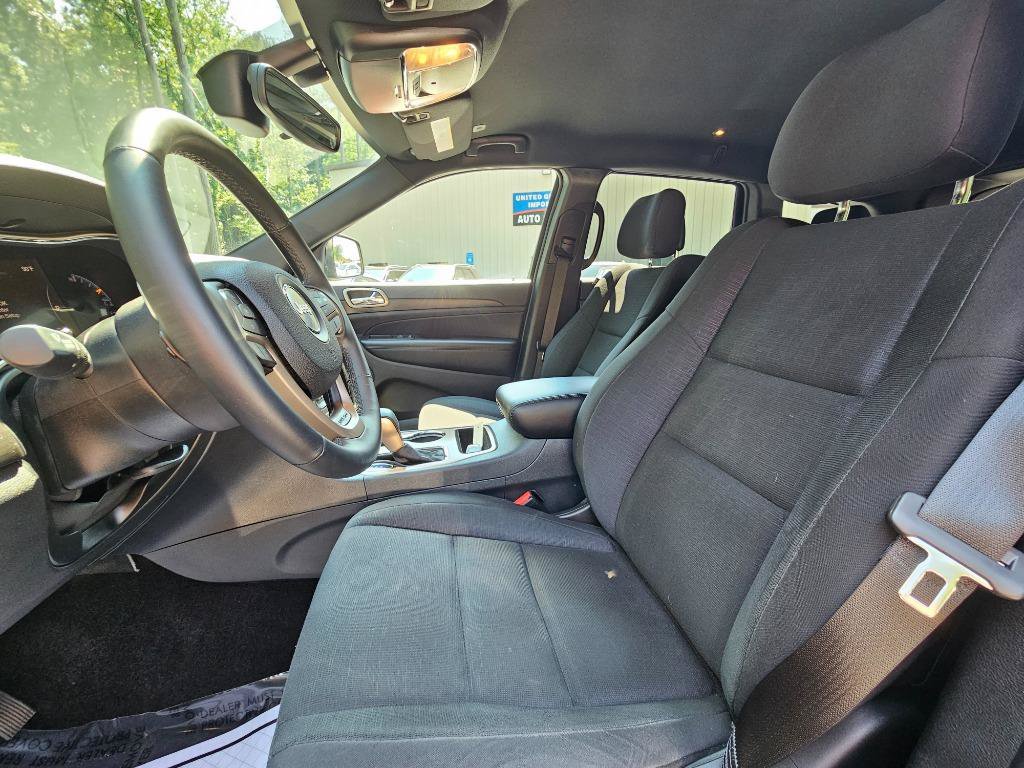 Used 2017 Jeep Grand Cherokee Laredo w/ Quick Order Package 2BE RWD image 21