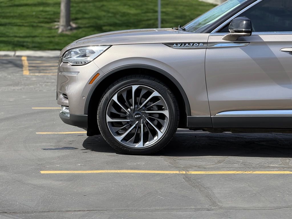 Used 2020 Lincoln Aviator Reserve w/ Equipment Group 202A image 8