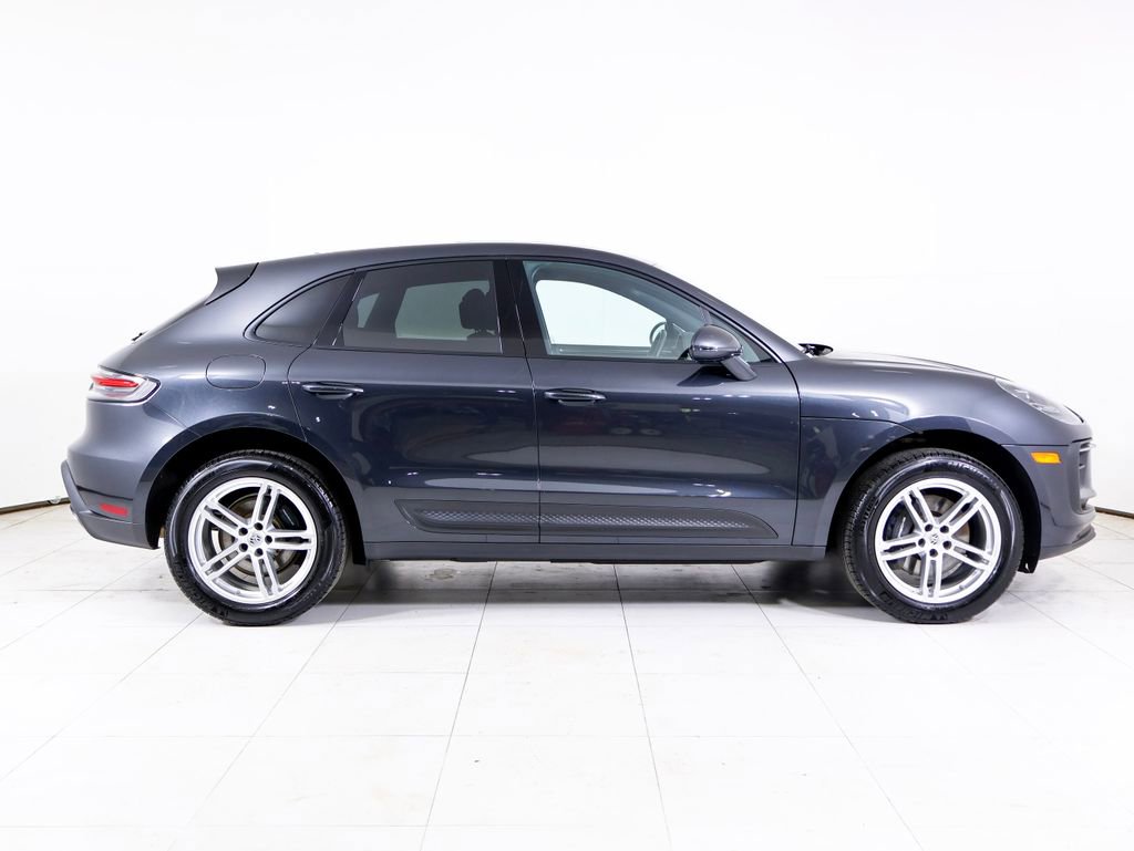 Certified 2025 Porsche Macan AWD/4WD image 31
