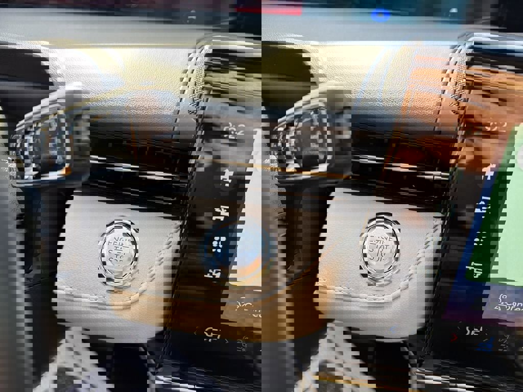 Used 2024 Lincoln Nautilus Reserve image 21