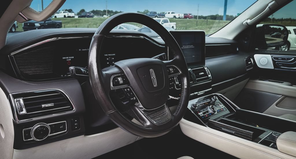 Used 2018 Lincoln Navigator L Black Label AWD/4WD image 2