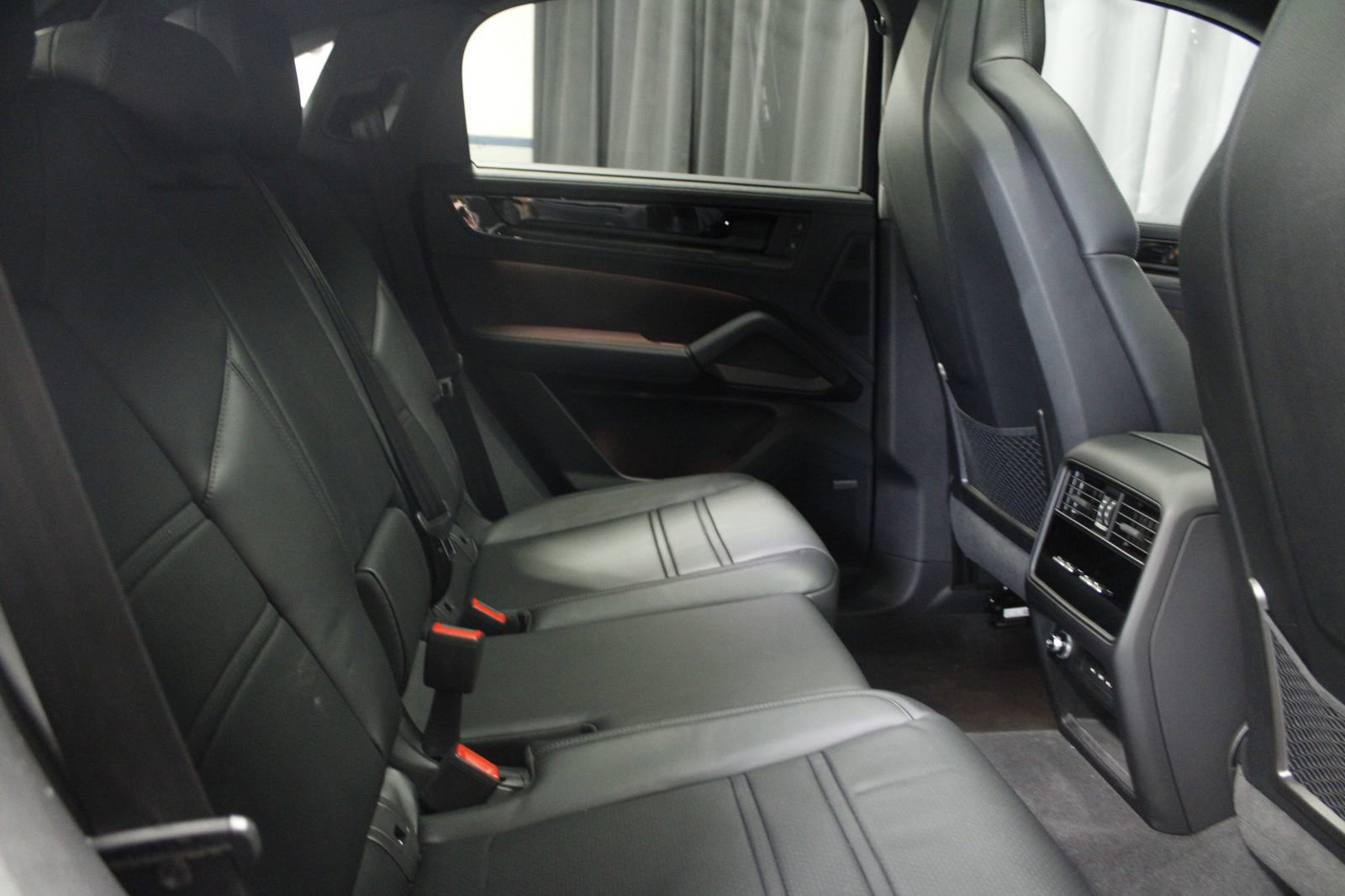 Certified 2025 Porsche Cayenne GTS AWD/4WD image 41