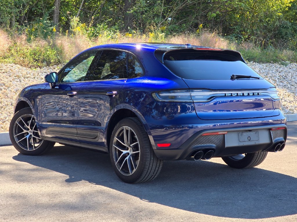 Used 2025 Porsche Macan AWD/4WD image 3