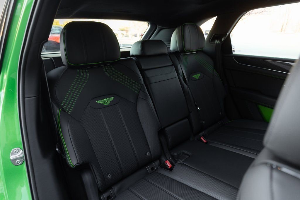 Used 2025 Bentley Bentayga image 39