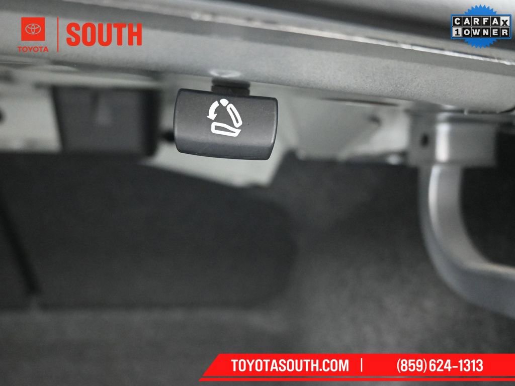 Used 2024 Volkswagen Jetta SE image 29