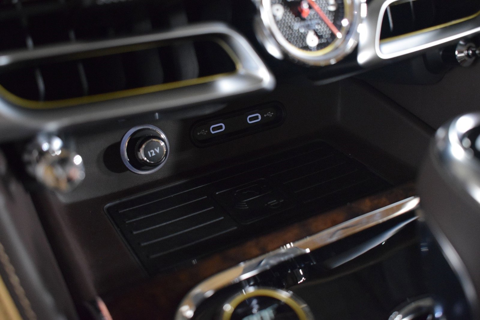 New 2026 Bentley Flying Spur Azure image 32