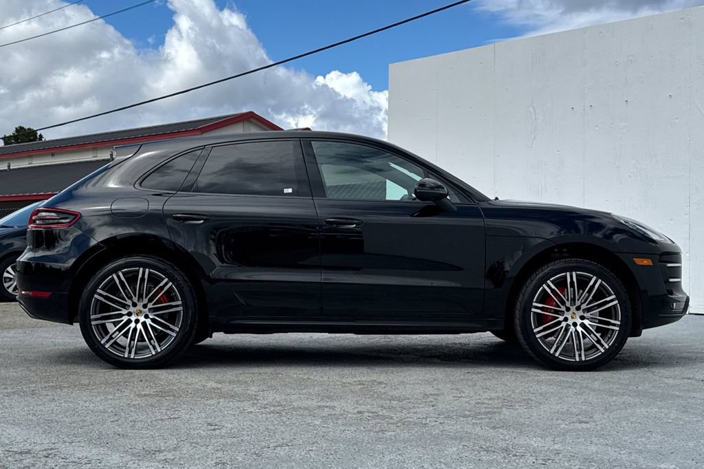 Used 2018 Porsche Macan Turbo image 2