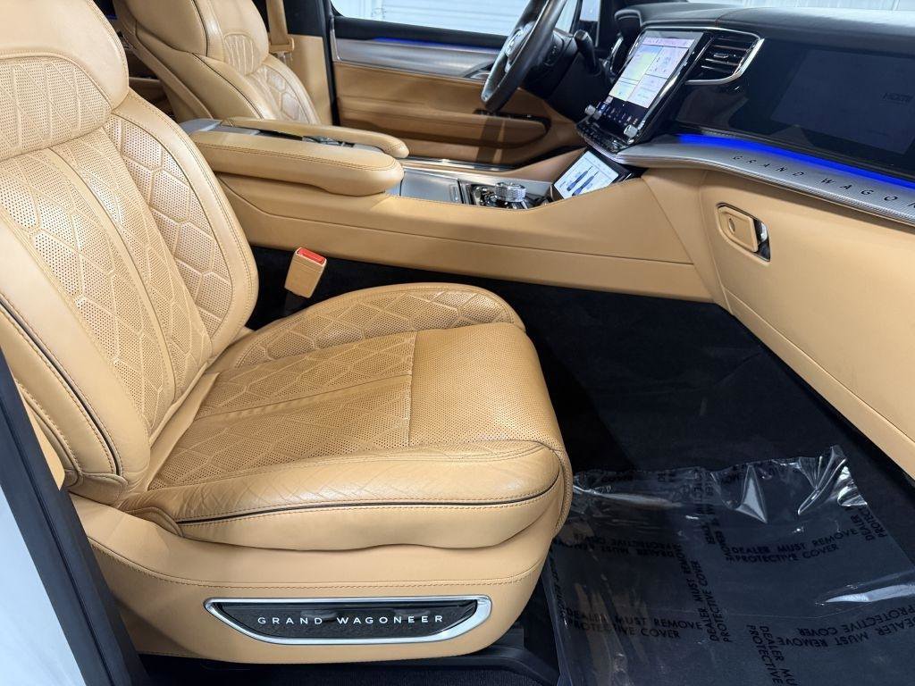 Used 2022 Jeep Grand Wagoneer Series III w/ Rear Seat Video Group 1 AWD/4WD image 41