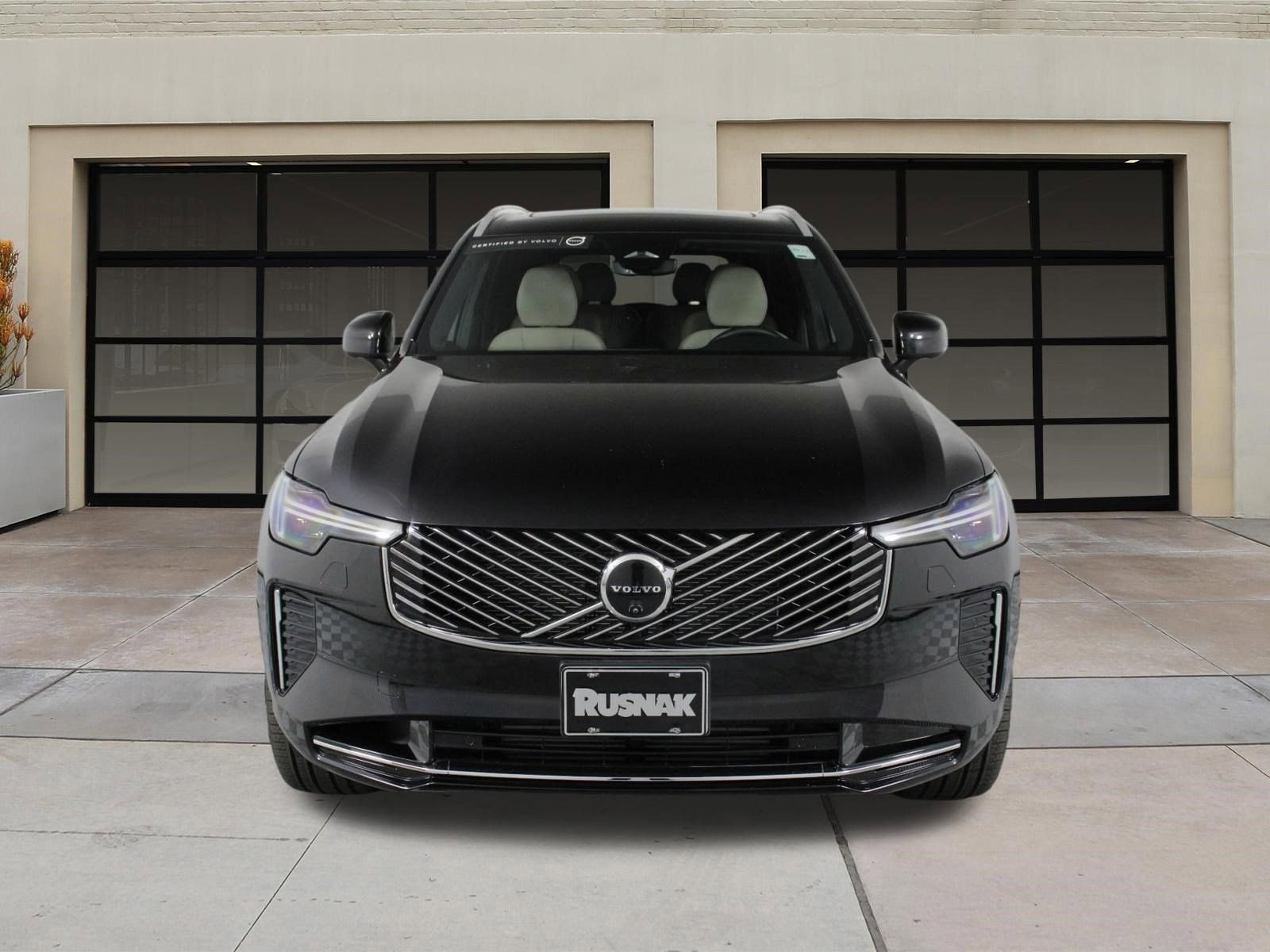 Certified 2025 Volvo XC90 T8 Plus AWD/4WD image 6