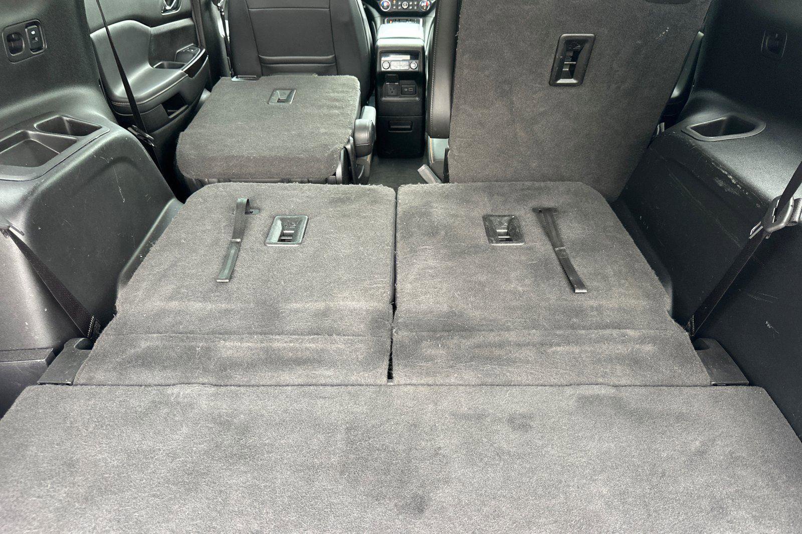 Used 2022 GMC Acadia AT4 w/ Technology Package image 15