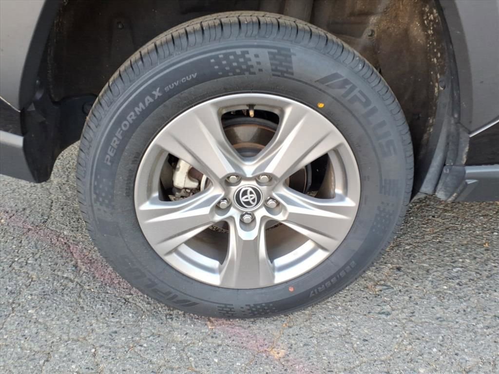 Used 2024 Toyota RAV4 XLE image 27