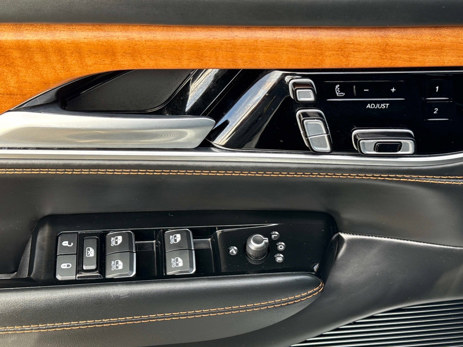 Used 2024 Jeep Grand Wagoneer L Series III image 23