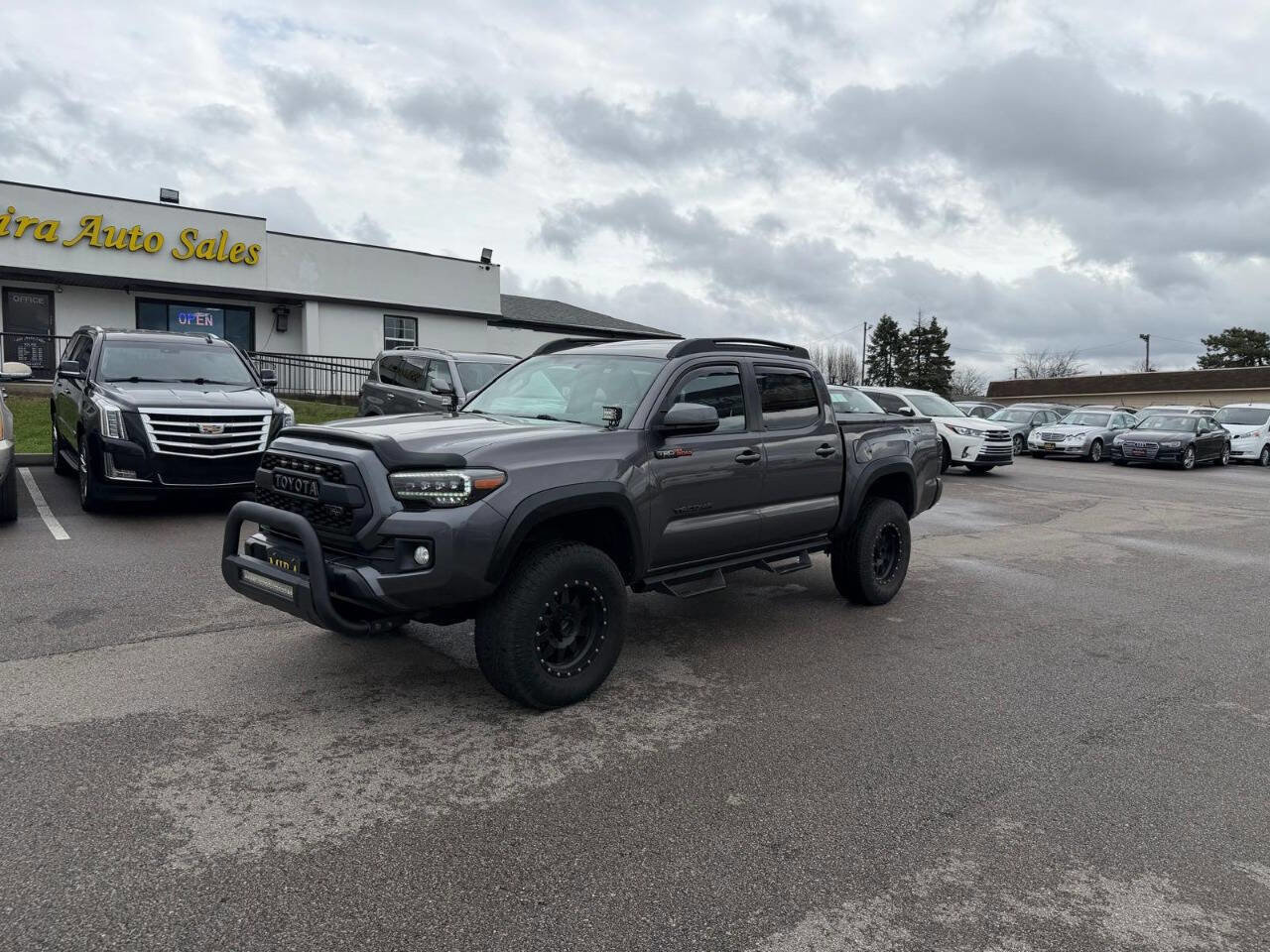 Used 2016 Toyota Tacoma TRD Off-Road w/ Premium & Technology Package AWD/4WD image 2