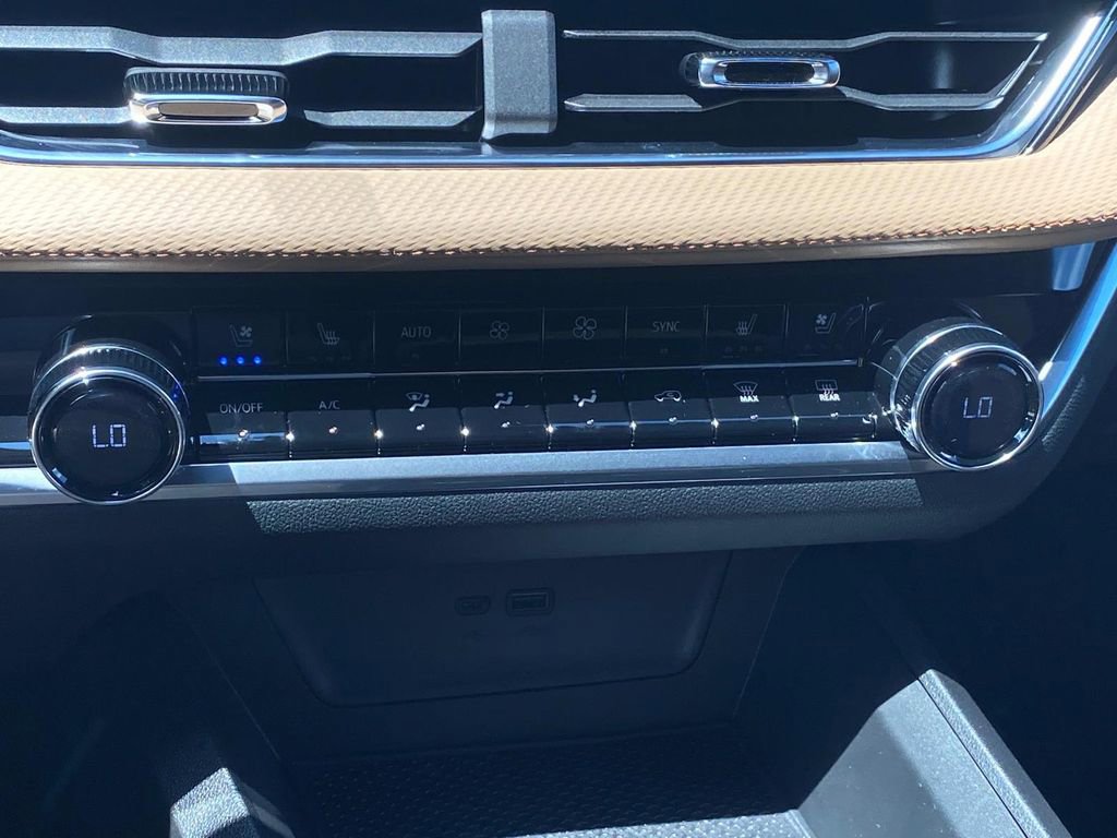 New 2026 Chevrolet Equinox ACTIV w/ Convenience Package III image 21