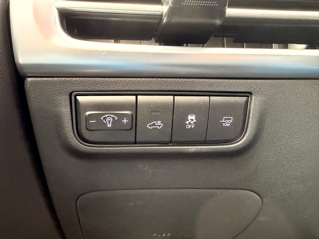 Used 2025 Hyundai Santa Cruz Limited AWD/4WD image 23