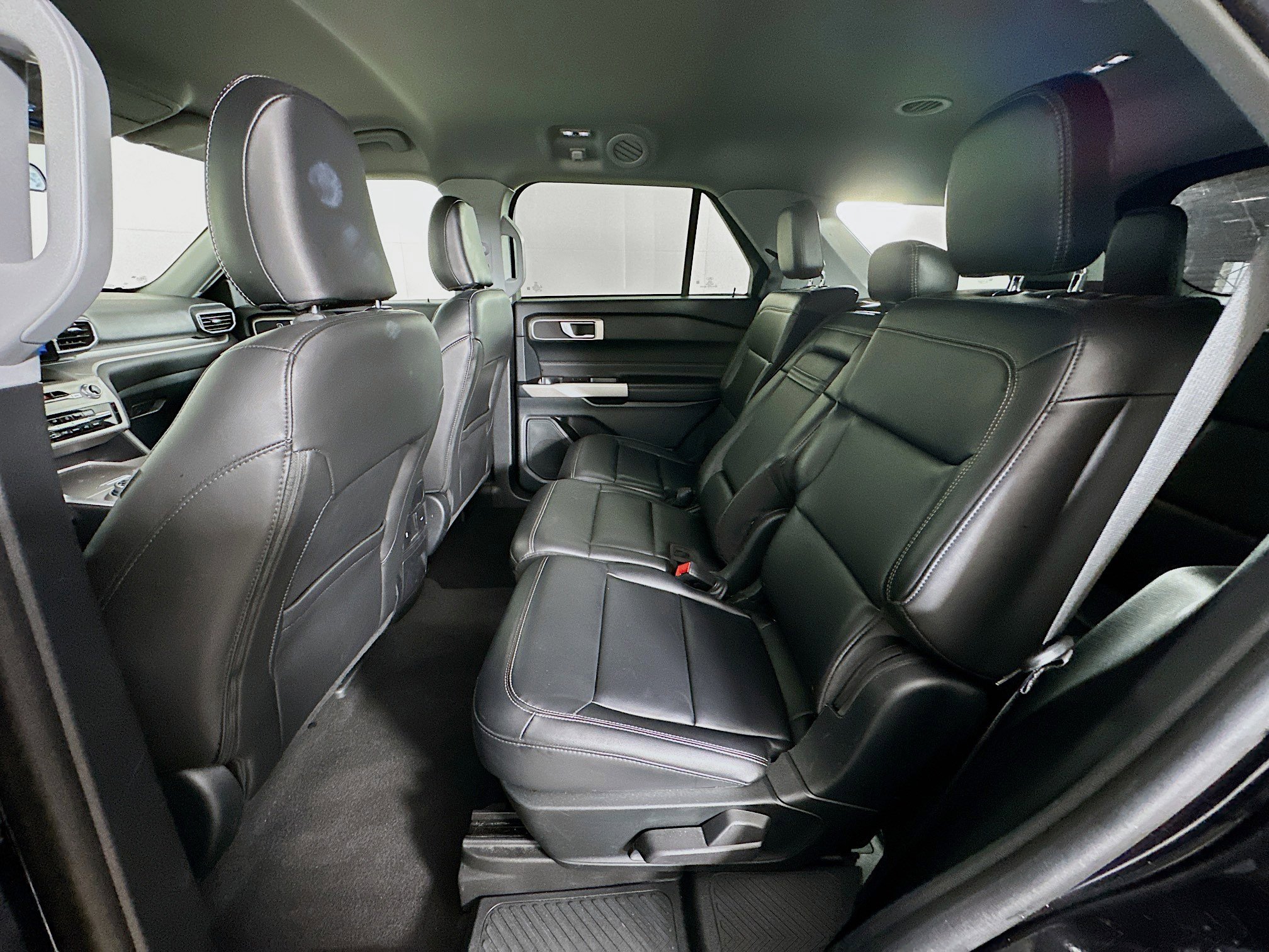 Used 2024 Ford Explorer XLT w/ Equipment Group 202A image 26