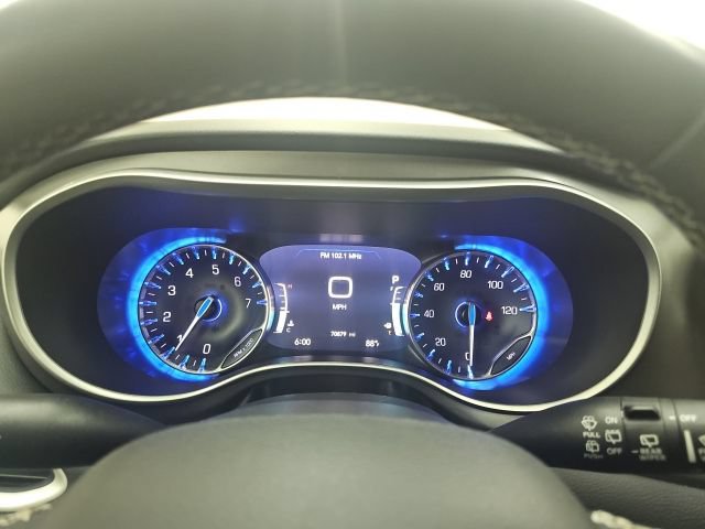 Used 2023 Chrysler Pacifica Touring-L FWD image 21