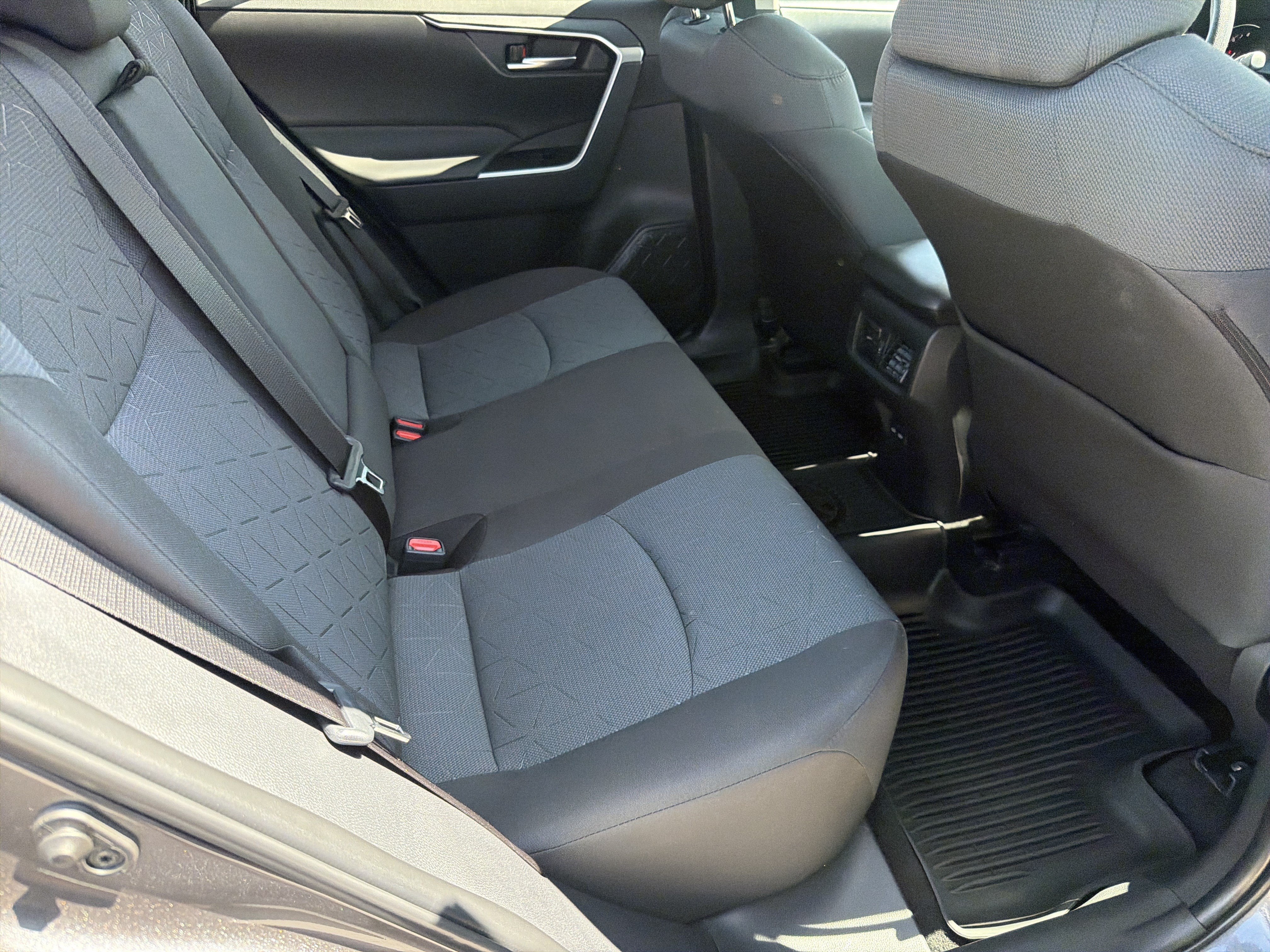 Certified 2025 Toyota RAV4 XLE w/ Convenience Package FWD image 24
