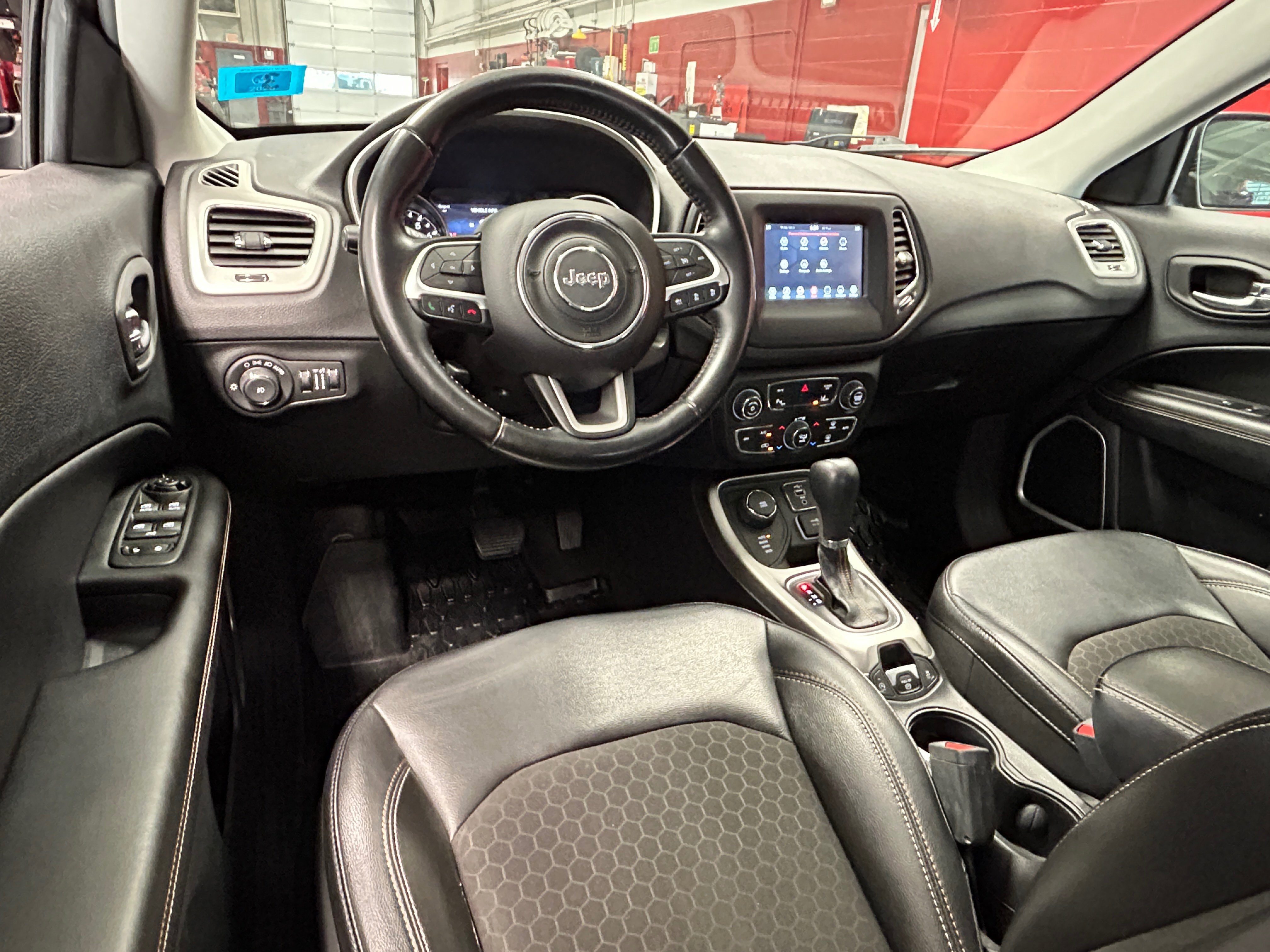 Used 2020 Jeep Compass Latitude AWD/4WD image 43