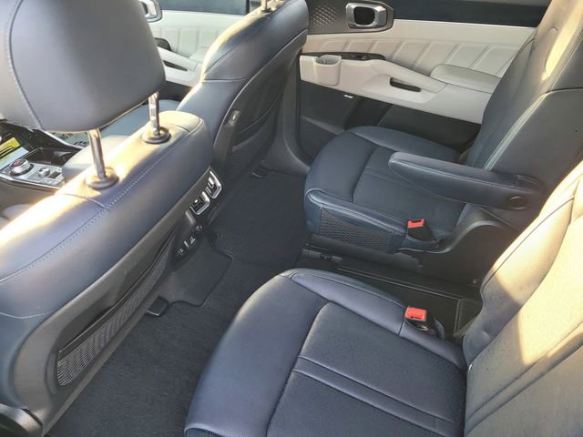 Used 2023 Kia Sorento SX Prestige image 11