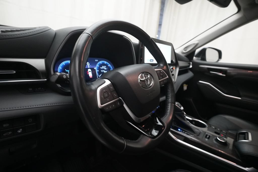 Used 2023 Toyota Highlander Limited AWD/4WD image 8