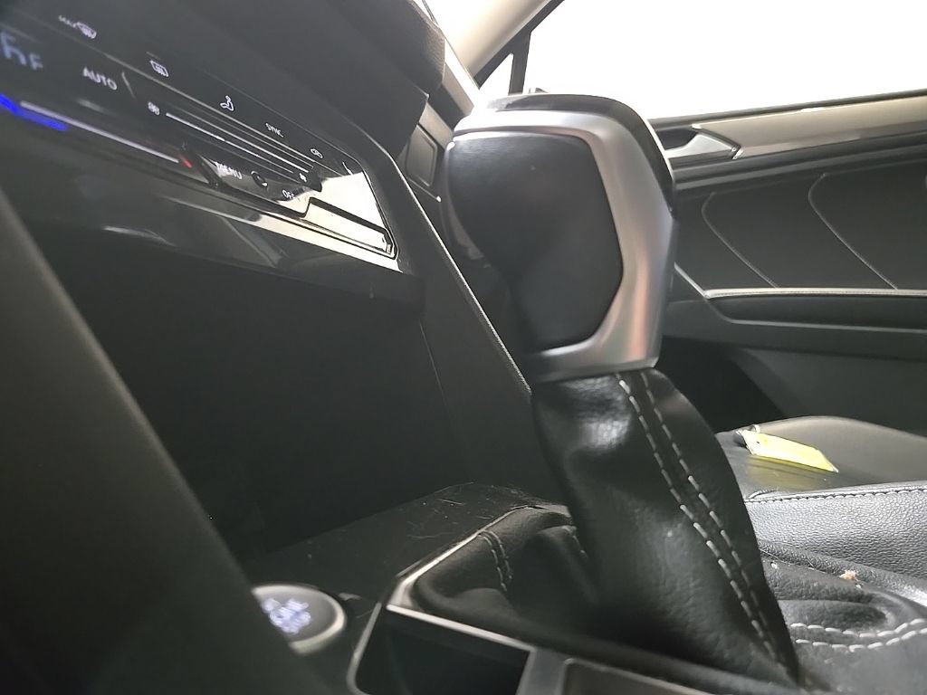 Used 2022 Volkswagen Tiguan SE AWD/4WD image 28
