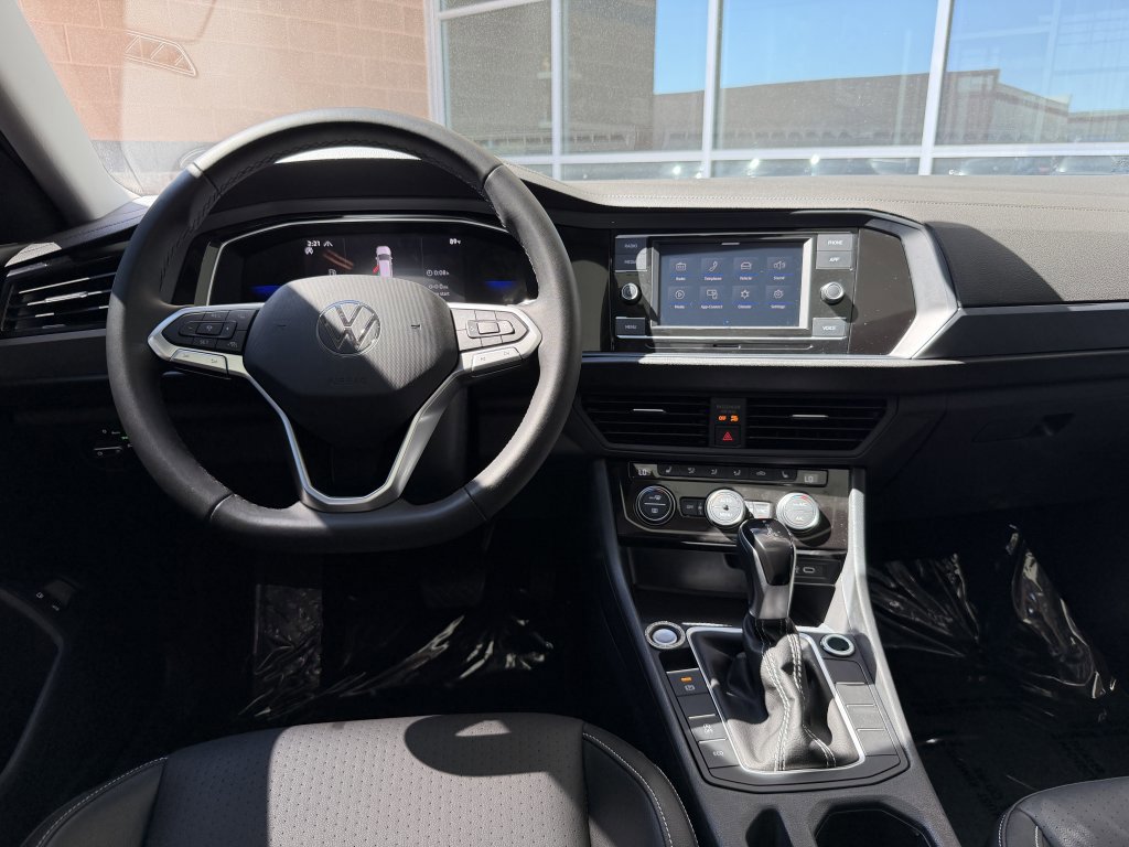 Used 2024 Volkswagen Jetta SE w/ Panoramic Sunroof Package image 16