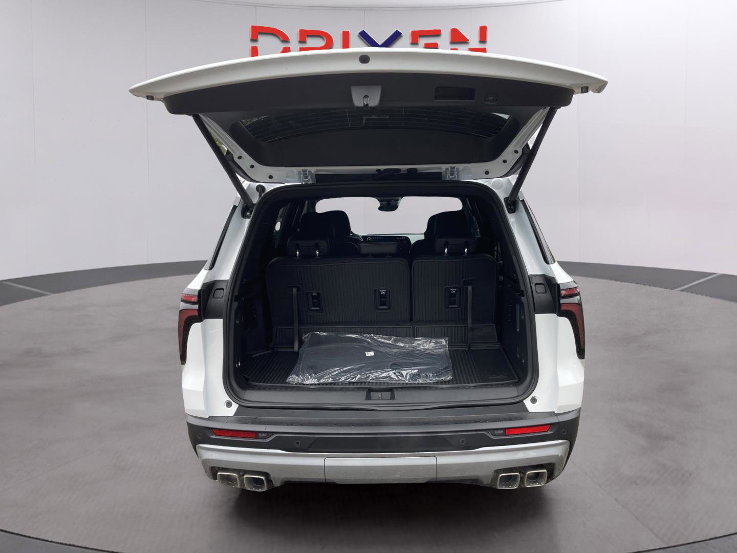 New 2026 Chevrolet Traverse LT w/ Sun and Wheel Package image 10