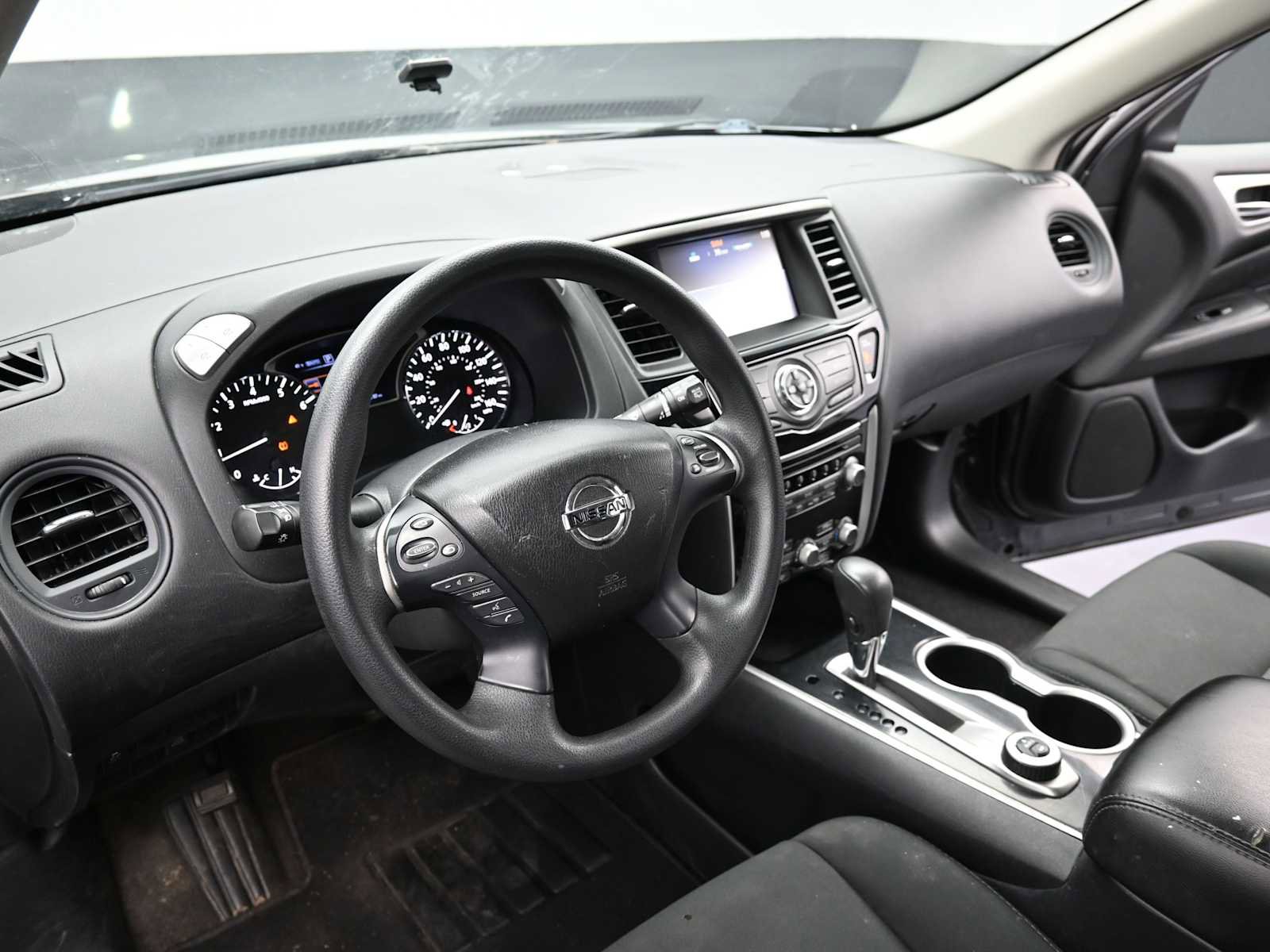 Used 2020 Nissan Pathfinder S image 10