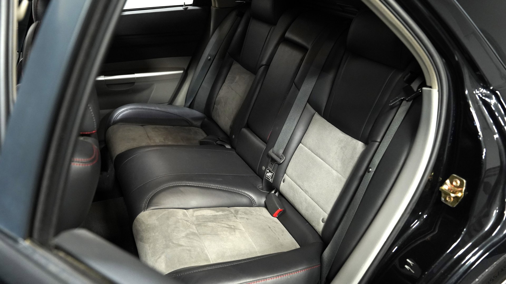 Used 2006 Dodge Magnum SRT8 w/ SRT Option Group III image 35