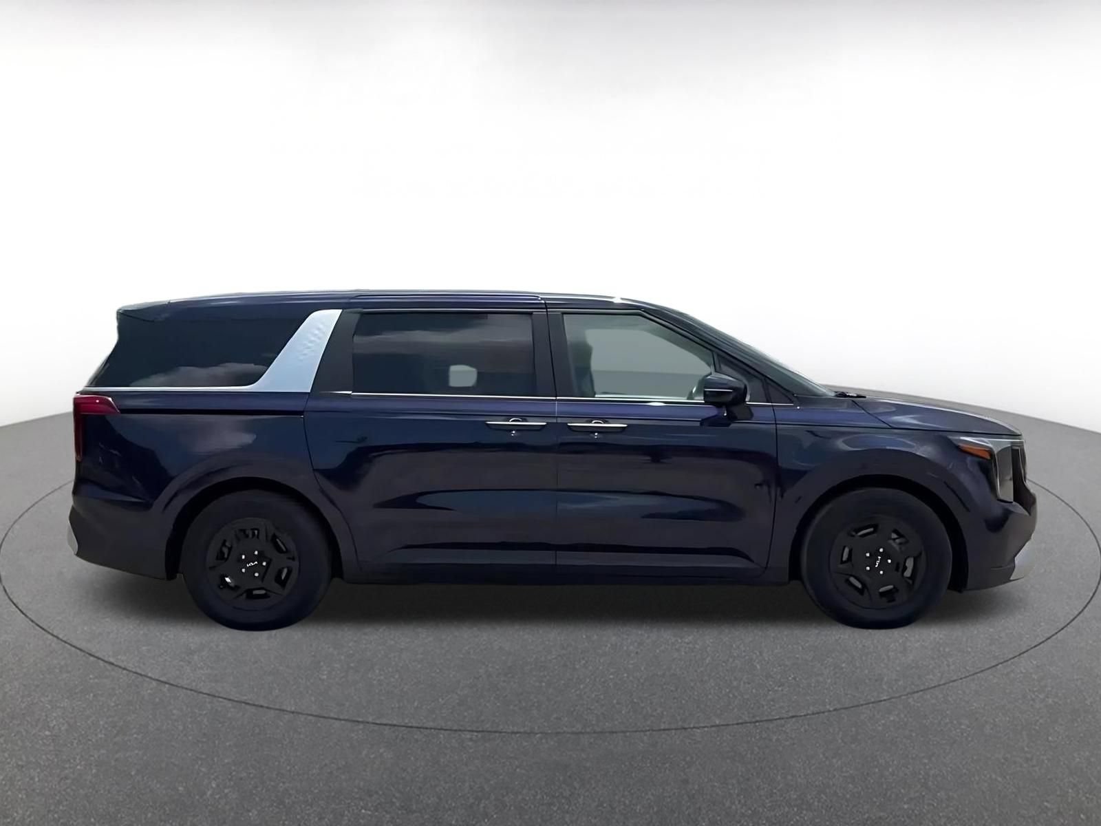 Used 2026 Kia Carnival FWD image 13