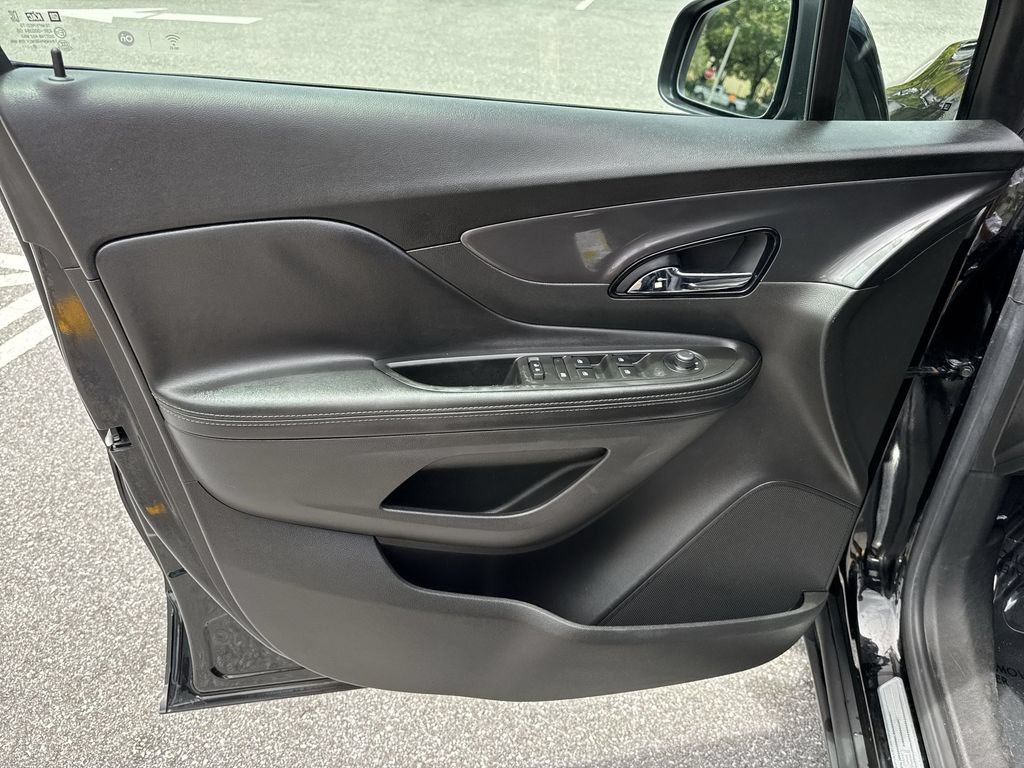 Used 2021 Buick Encore Preferred w/ Safety Package II FWD image 38