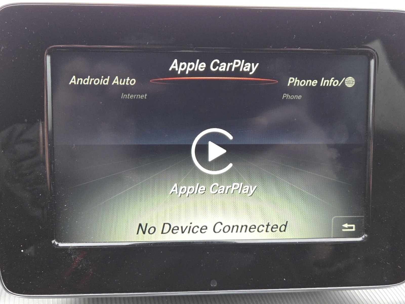 Used 2017 Mercedes-Benz GLA 250 4MATIC image 4